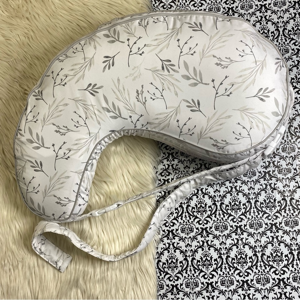 NWT Boppy : gray cream leaf print maternity uplift nursing breastfeeding pillow - Picture 3 of 13